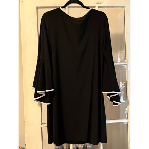Ivy Road Size M Black Knee Length Shift Dress with Bell Sleeves - Picture 2 of 8